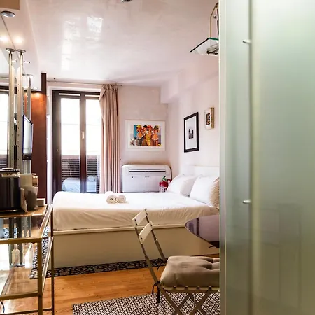 Youhosty - Duomo Studio Apartment-2